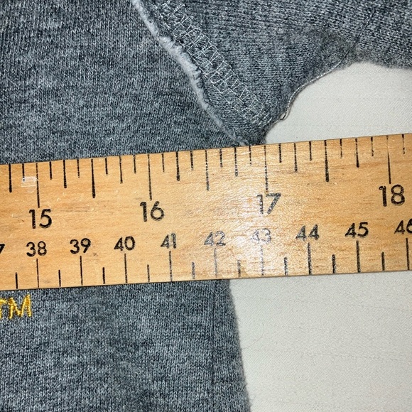 Griffindor Harry Potter sweatshirt charcoal Heather Gray sweater - Picture 11 of 16